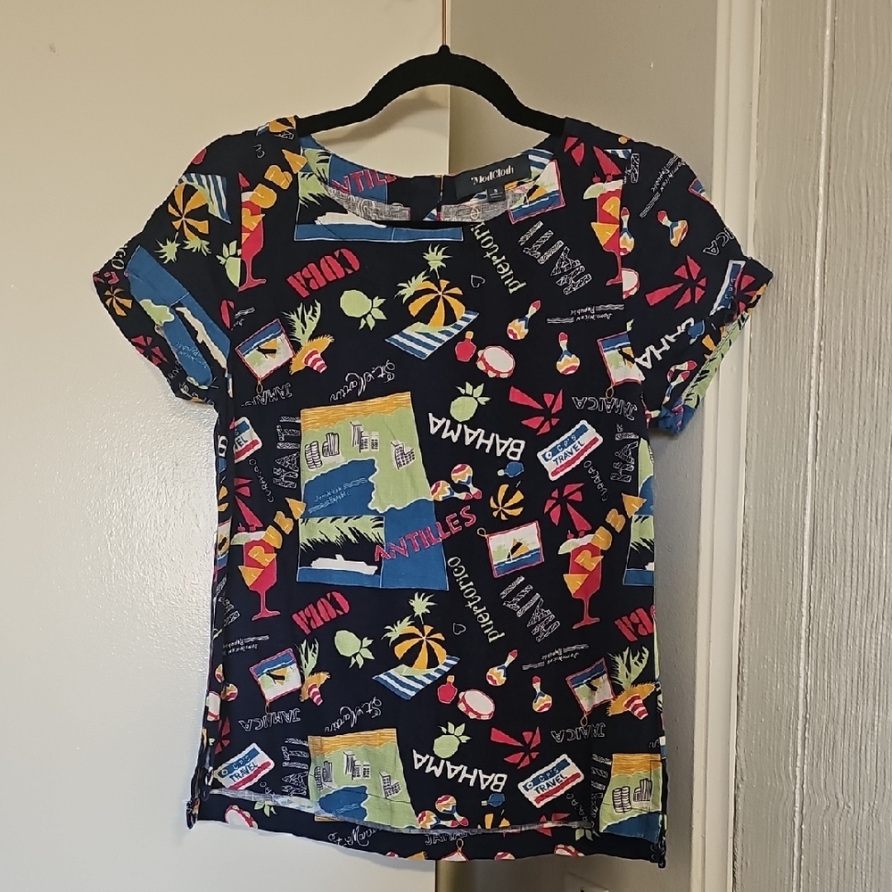 Modcloth Islands Print Short-Sleeved Top Small